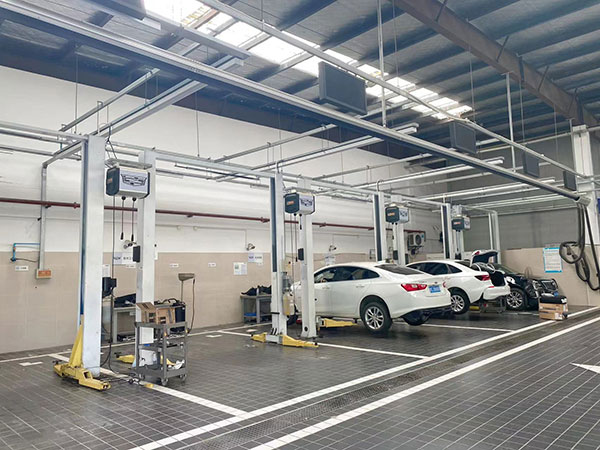 two-post-car-lift-Automotive-Repair-Shops-2