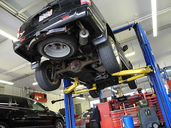 two-post-car-lift-Suitable-for-high-volume-automotive-facilities-4-1